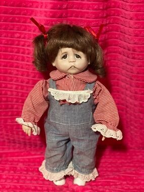 ANTIQUE WANG INTERNATIONAL
GIMMIE A HUG DOLL